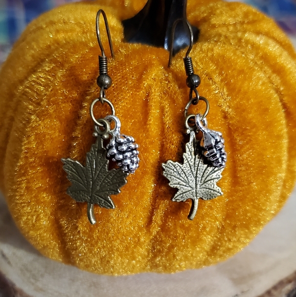 Maple leaf pinecone earrings bronze silver fall autumn Thanksgiving handmade New - Picture 2 of 10